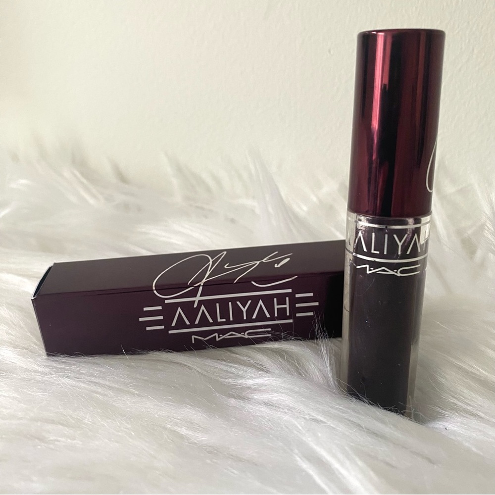 Aaliyah “1 in a million” Mac Lipglass